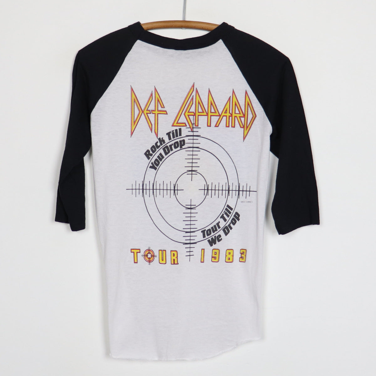 Maglietta Def Leppard Pyromania Tour 1983 – Nera, Gildan 5000, Unisex